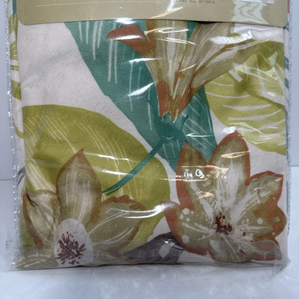 70 in Round NEW Casual Living by Newbridge Indoor Outdoor Fabric Flowers & Leave